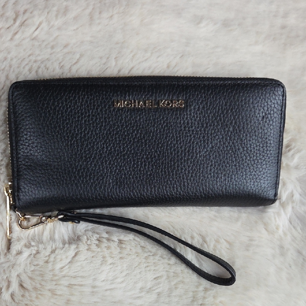 MICHAEL KORS Black Leather With Gold Wallet Wristlet With Strap EUC